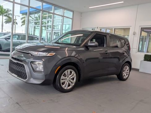 Used 2021 Kia Soul LX image 3