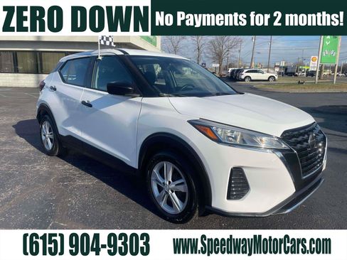 Used 2021 Nissan Kicks S image 1