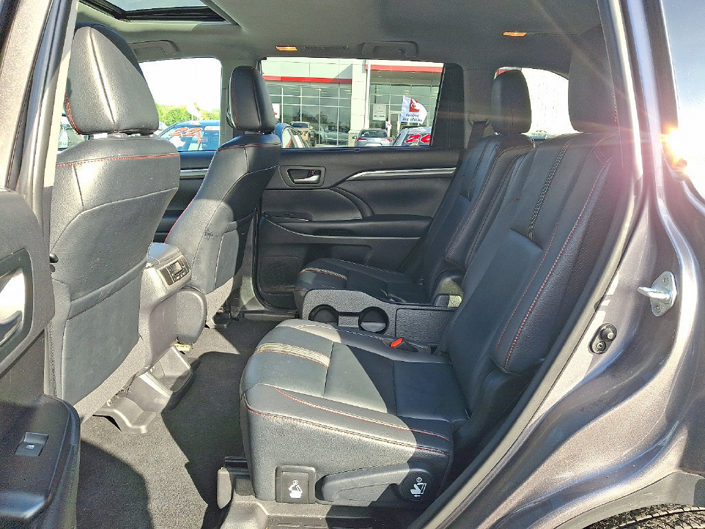 Certified 2019 Toyota Highlander SE AWD/4WD image 10
