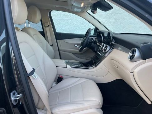 Used 2022 Mercedes-Benz GLC 300 4MATIC image 10