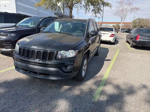 Used 2017 Jeep Compass Latitude image 14