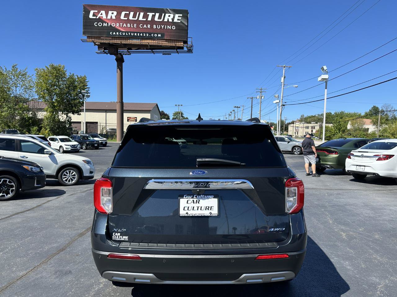 Used 2022 Ford Explorer XLT w/ Equipment Group 202A AWD/4WD image 11