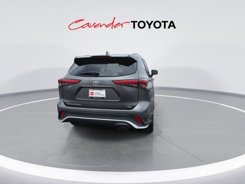 Used 2023 Toyota Highlander XSE image 7