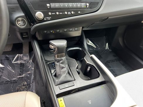 Certified 2023 Lexus ES 350 w/ Premium Package image 33