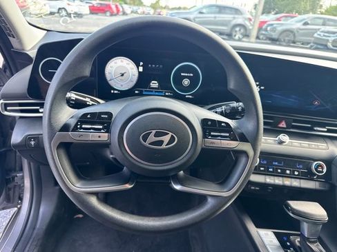 Used 2024 Hyundai Elantra SEL FWD image 9
