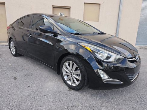Used 2014 Hyundai Elantra SE w/ Option Group 02 FWD image 3