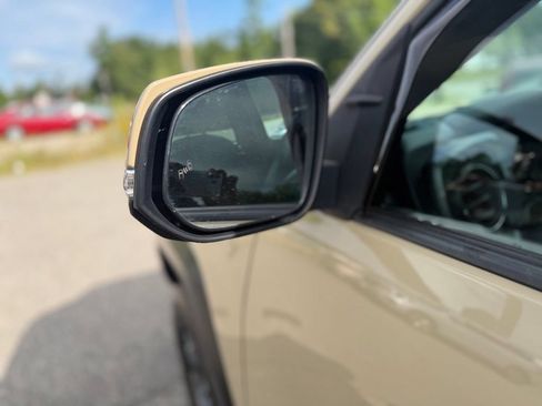 Used 2019 Toyota Tacoma TRD Off-Road w/ Technology Package AWD/4WD image 10