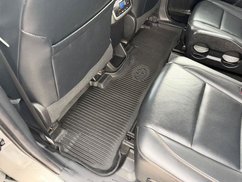 Used 2019 Toyota Highlander XLE AWD/4WD image 41