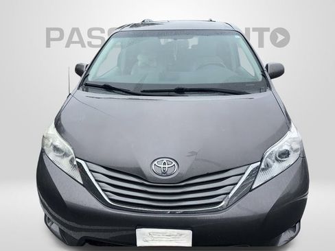 Used 2013 Toyota Sienna XLE image 50