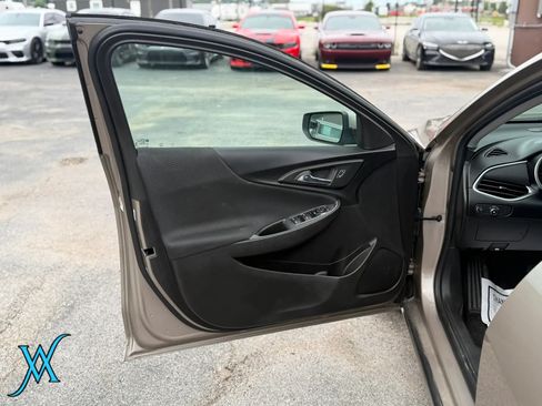 Used 2023 Chevrolet Malibu LT w/ Driver Confidence Package FWD image 9
