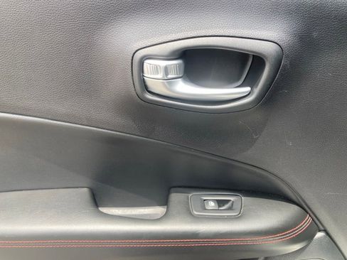 Used 2018 Jeep Compass Trailhawk w/ Leather Interior Group AWD/4WD image 9
