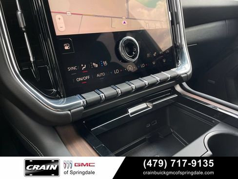 Used 2026 GMC Yukon Denali w/ Advanced Technology Package AWD/4WD image 19