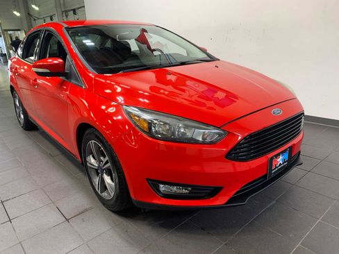 Used 2016 Ford Focus SE image 2