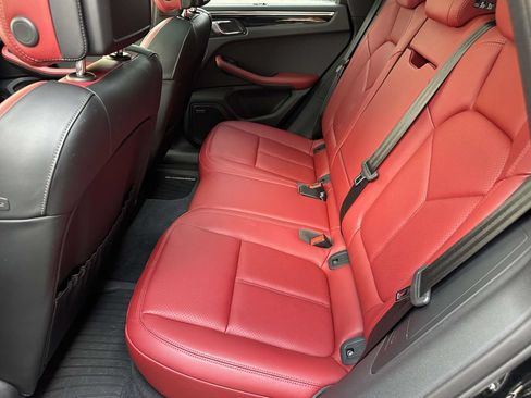 Used 2025 Porsche Macan AWD/4WD image 13