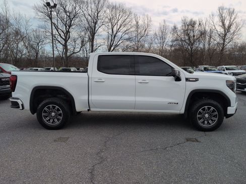 Used 2024 GMC Sierra 1500 AT4 w/ Technology Package image 4