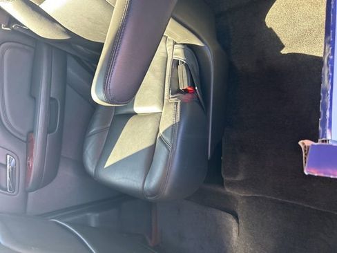 Used 2011 Cadillac Escalade Premium AWD/4WD image 23
