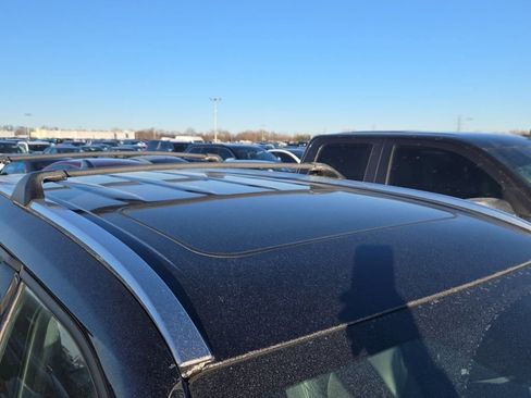 Used 2021 Toyota Highlander XLE image 2