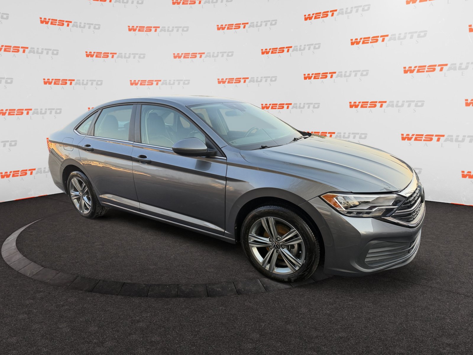 Used 2024 Volkswagen Jetta SE FWD image 7