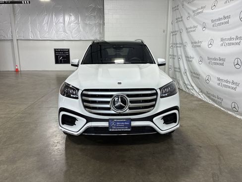 New 2025 Mercedes-Benz GLS 580 4MATIC image 2