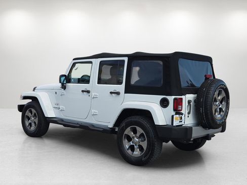 Used 2017 Jeep Wrangler Unlimited Sahara w/ Connectivity Group image 8