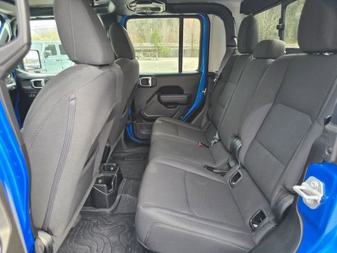 Used 2023 Jeep Gladiator Sport image 12