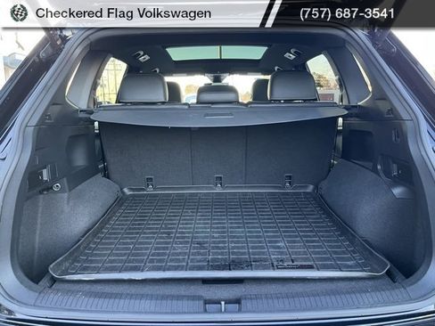 Used 2023 Volkswagen Tiguan SEL R-Line image 32