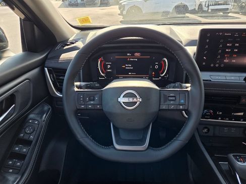 Used 2026 Nissan Rogue SL AWD/4WD image 14