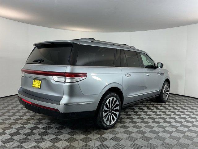 Used 2023 Lincoln Navigator L Reserve w/ Equipment Group 201A AWD/4WD image 4