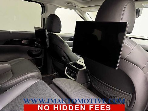 Used 2025 Kia Carnival SX Prestige image 21