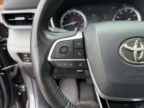 Used 2022 Toyota Highlander Platinum AWD/4WD image 18