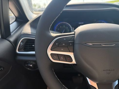 New 2027 Chrysler Pacifica Select FWD image 14