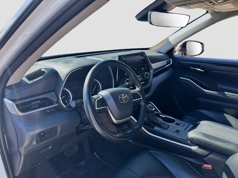 Used 2022 Toyota Highlander XLE image 9