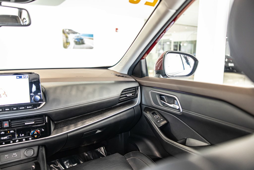 Used 2023 Nissan Rogue Platinum AWD/4WD image 39