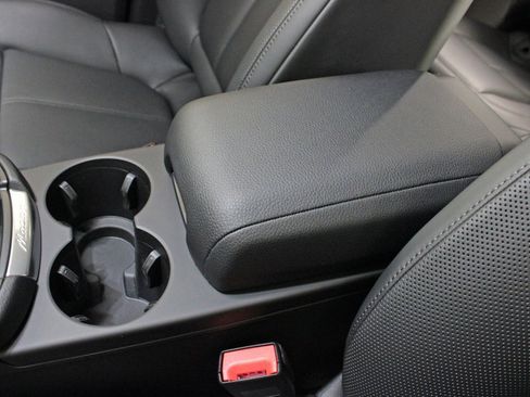 Used 2025 Porsche Macan image 30