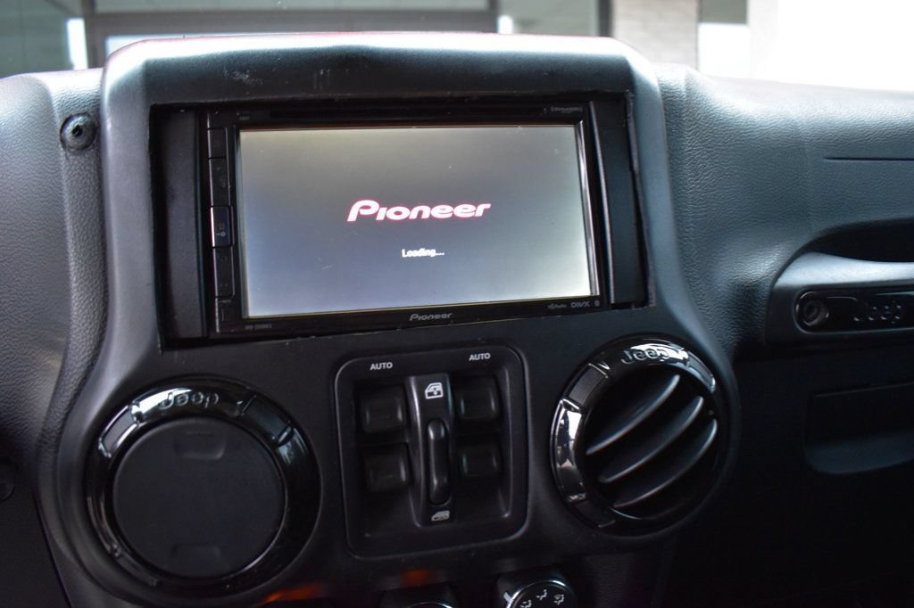 Used 2015 Jeep Wrangler Unlimited Sahara AWD/4WD image 37