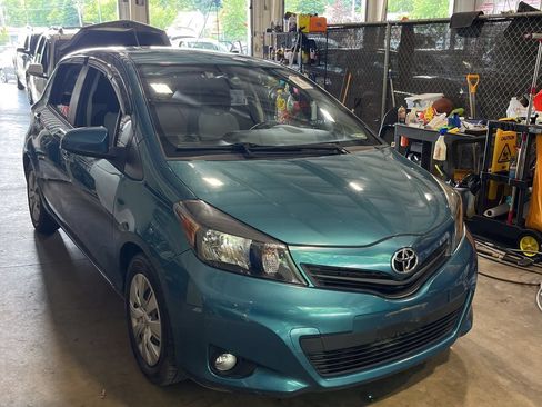 Used 2012 Toyota Yaris LE FWD image 4