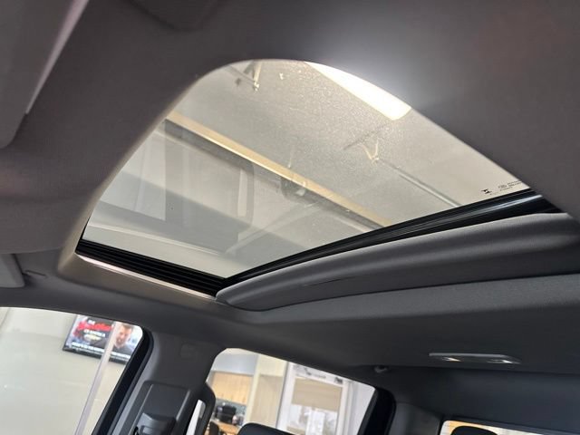Used 2025 GMC Sierra 3500 Denali AWD/4WD image 3