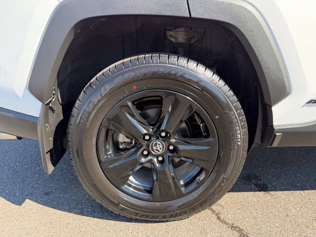 Used 2020 Toyota RAV4 XLE w/ XLE Grade Weather Package AWD/4WD image 9