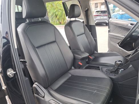 Certified 2022 Volkswagen Tiguan SE w/ Panoramic Sunroof Package image 10
