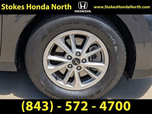Used 2023 Kia Carnival LX FWD image 14
