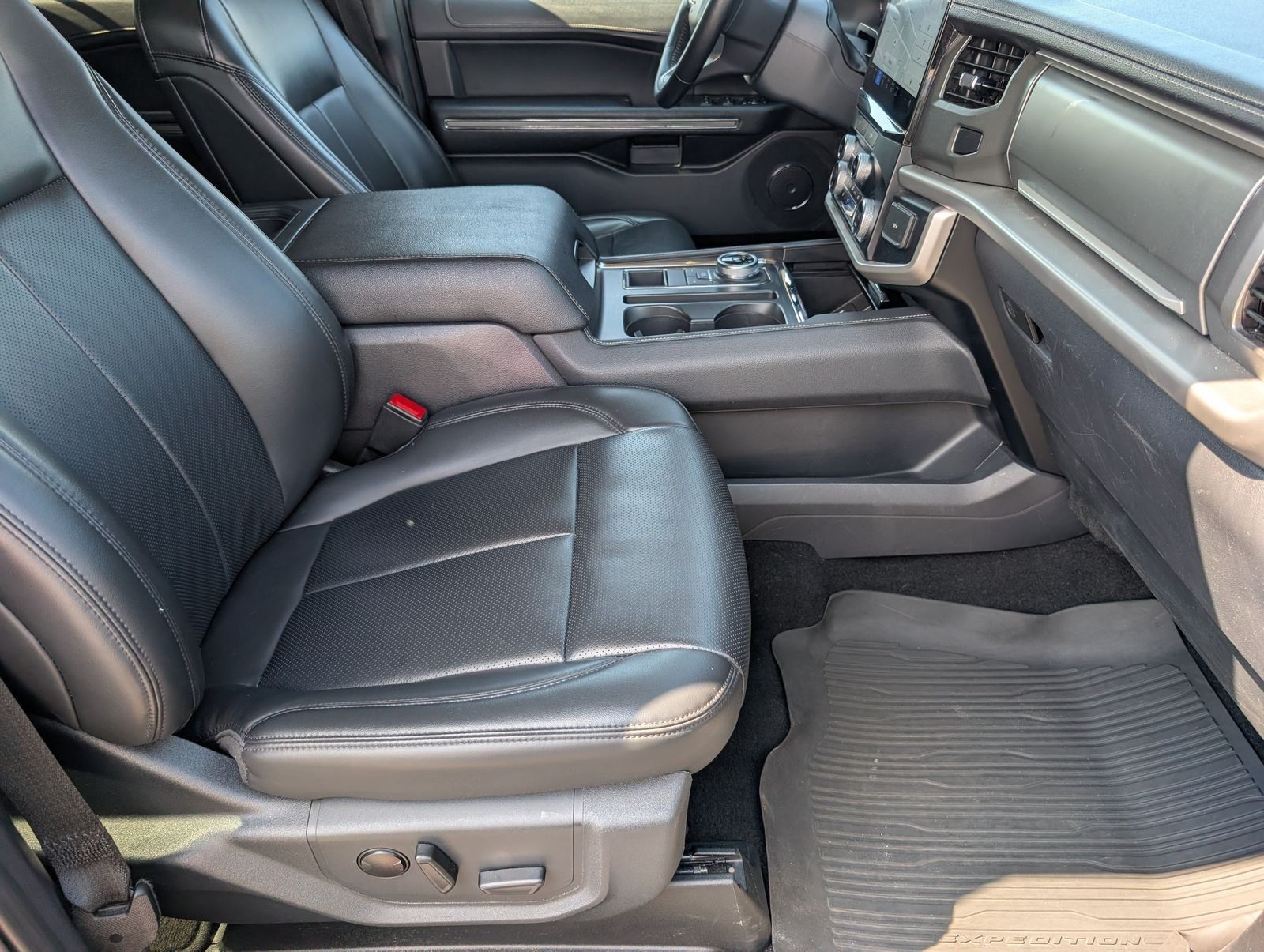 Used 2024 Ford Expedition XLT RWD image 30