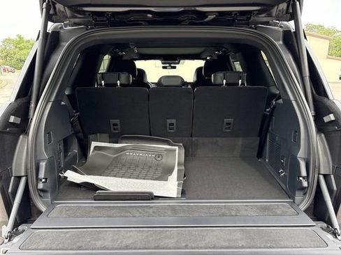 New 2026 Lincoln Navigator Reserve w/ Jet Appearance Package AWD/4WD image 12