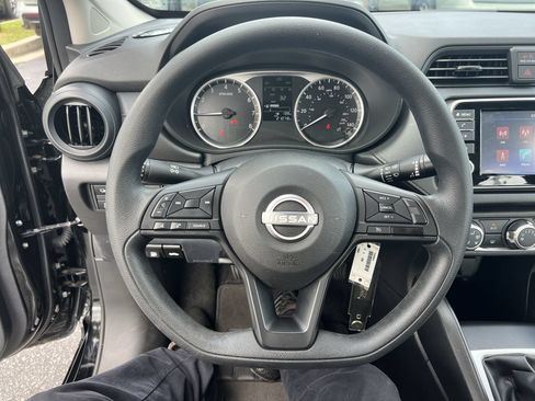 Used 2025 Nissan Versa S FWD image 18