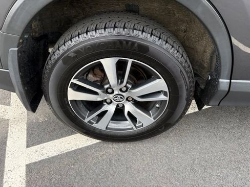 Used 2018 Toyota RAV4 XLE AWD/4WD image 10