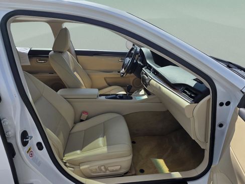 Used 2014 Lexus ES 350 w/ Premium Package image 32