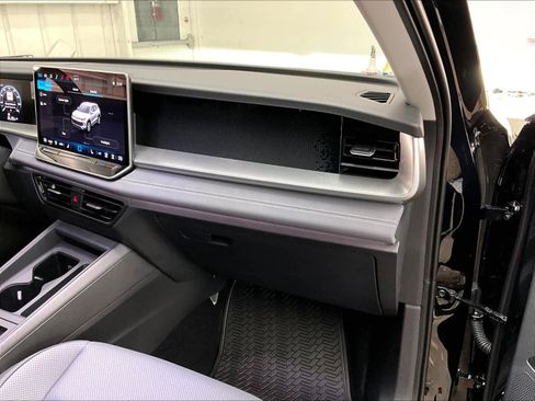 New 2026 Volkswagen Tiguan SE image 27