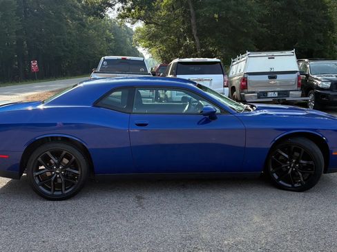 Used 2019 Dodge Challenger SXT w/ Blacktop Package RWD image 7
