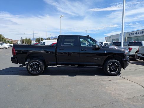 Used 2025 RAM 2500 Laramie AWD/4WD image 2