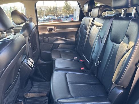 Used 2022 Kia Sorento S image 24