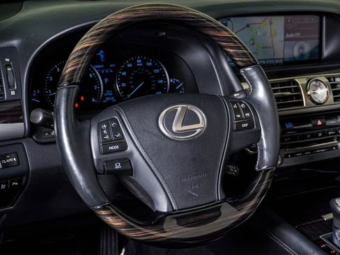 Used 2013 Lexus LS 460 AWD w/ Comfort Pkg image 20